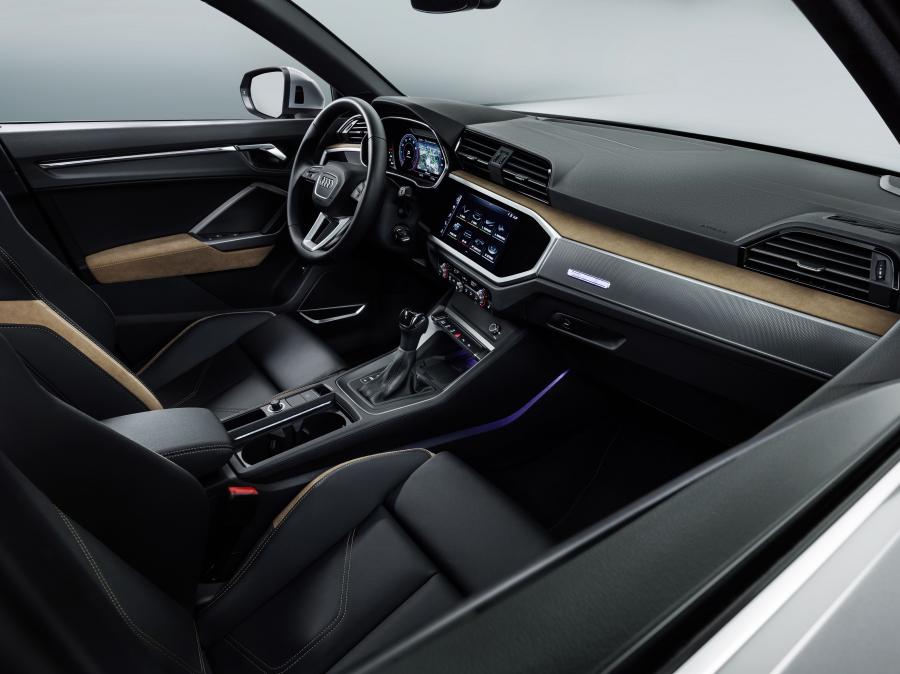 Интерьер Audi Q3 Advanced 2018 года  (WW) (фото 2 из 46)